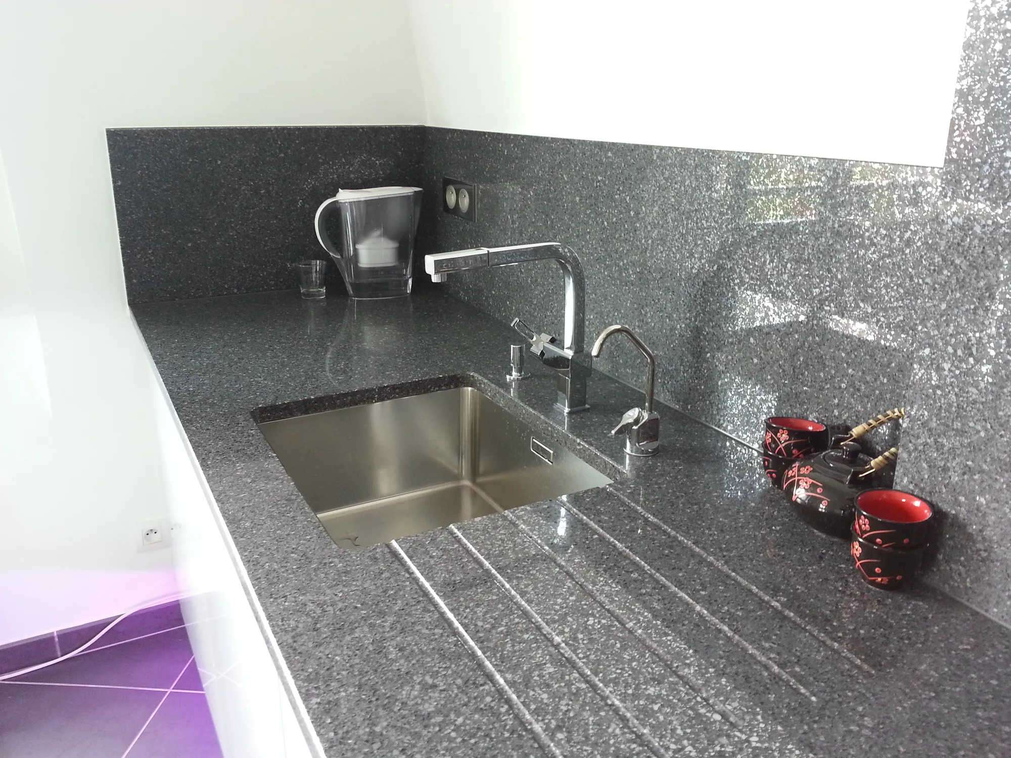Cuisine Stosa Bring gris perle avec plan quartz Silestone Zirconium